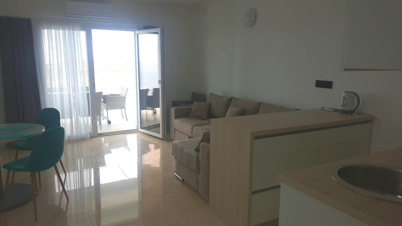 Mayana Apartment Cesarica Luaran gambar