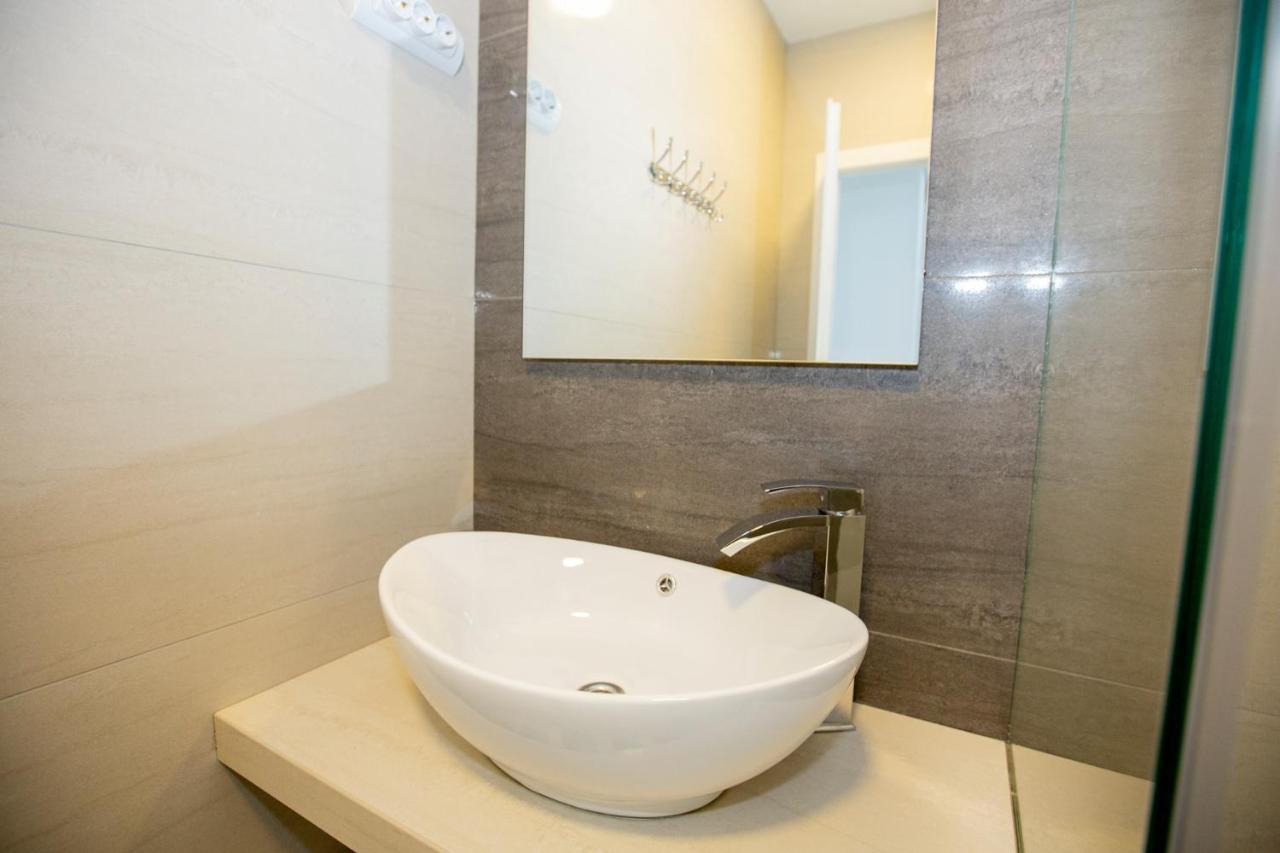 Mayana Apartment Cesarica Luaran gambar