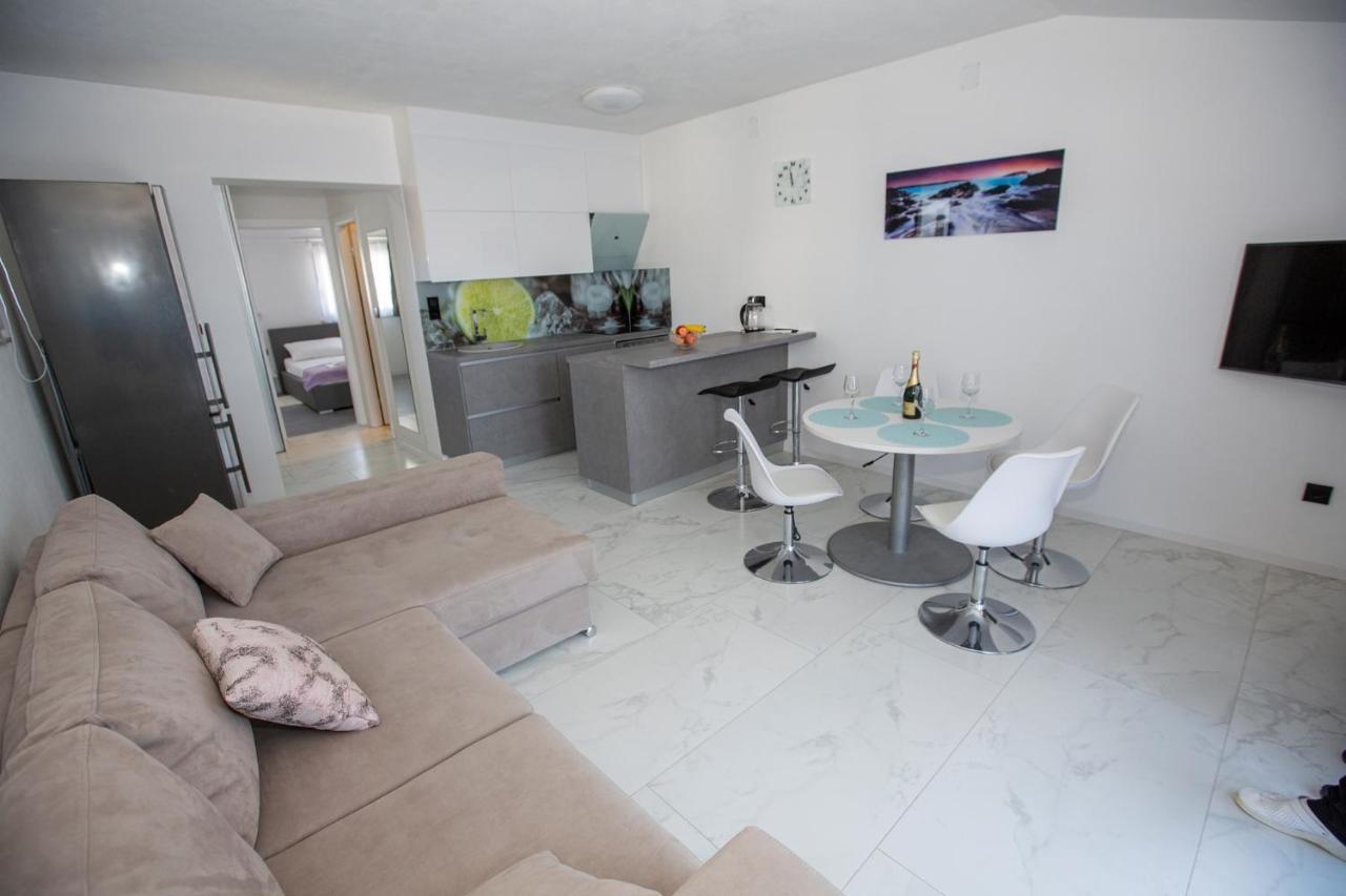 Mayana Apartment Cesarica Luaran gambar