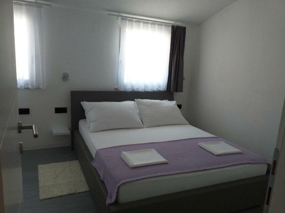 Mayana Apartment Cesarica Luaran gambar